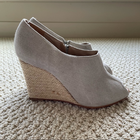 Christian Louboutin linen peep toe espadrilles - Picture 4 of 14